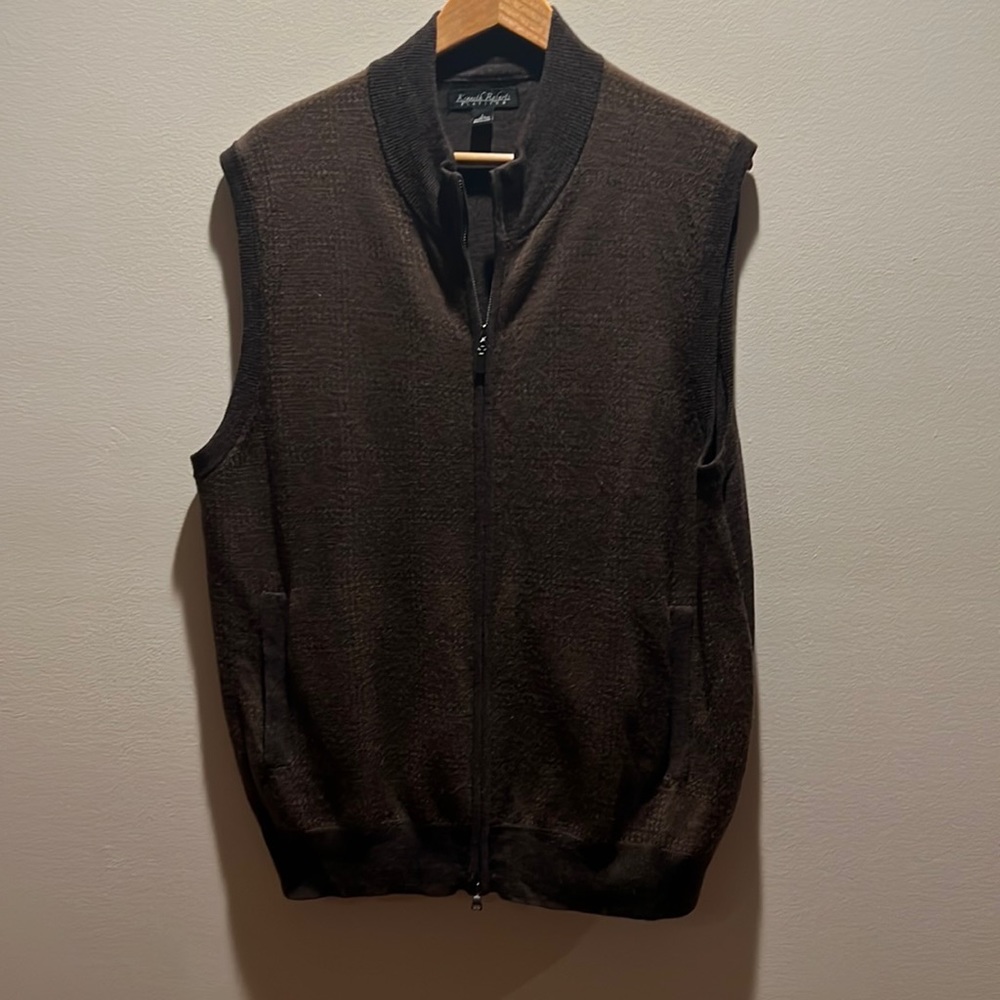 Men’s large, Kenneth Roberts, platinum, 100% merino wool zip up sweater vest